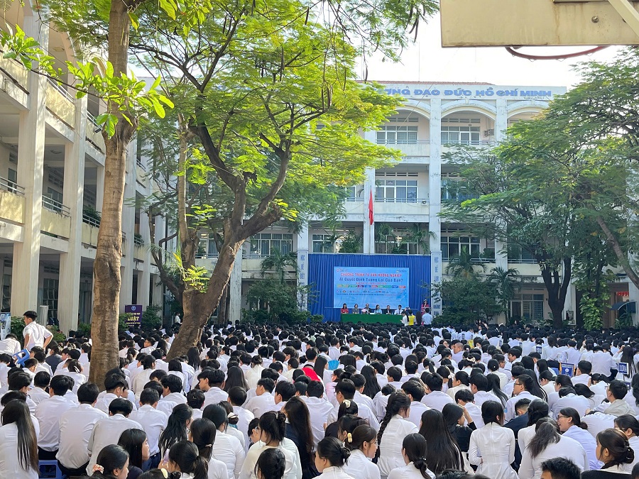 UFM đồng hành cùng học sinh THPT trong chương trình tư vấn hướng nghiệp “Ai quyết định tương lai của bạn!?”