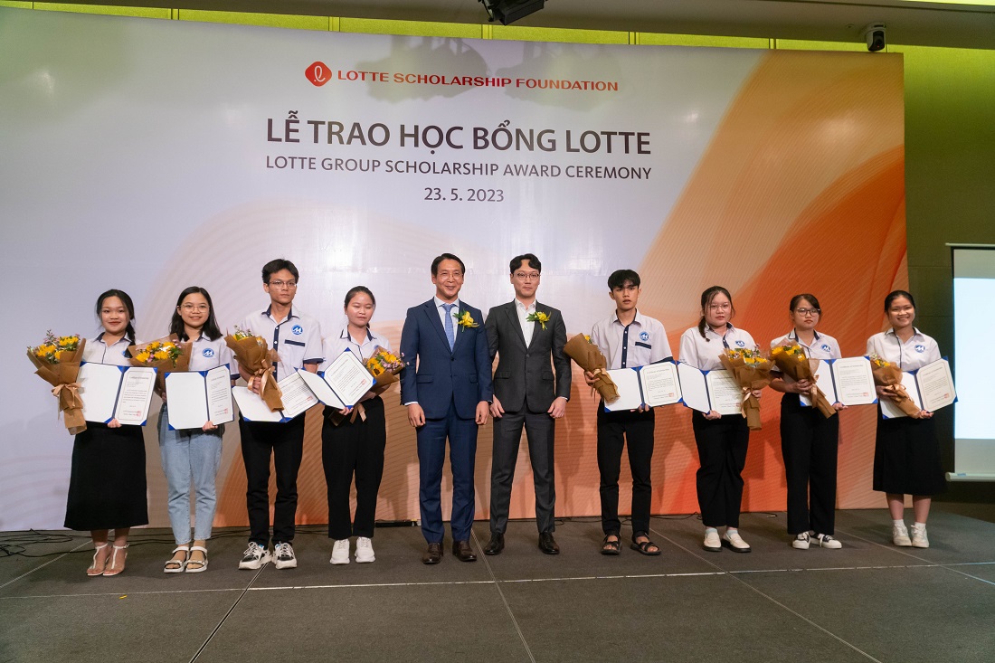 Sinh viên UFM nhận học bổng của Tập đoàn Lotte năm 2023 