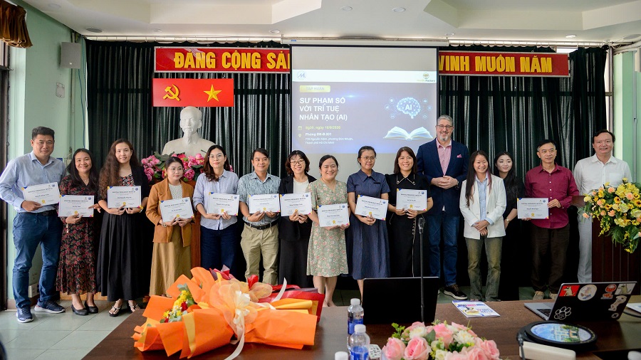 Đổi mới phương pháp giảng dạy với Chương trình tập huấn “Sư phạm số với trí tuệ nhân tạo (AI)” 