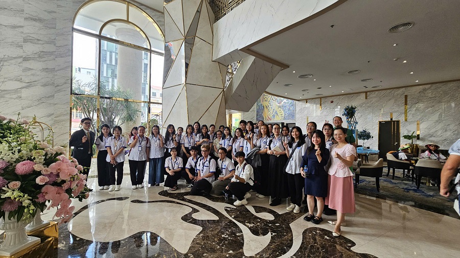 Sinh viên UFM trải nghiệm học tập thực tế tại Khách sạn La Vela Saigon Hotel 